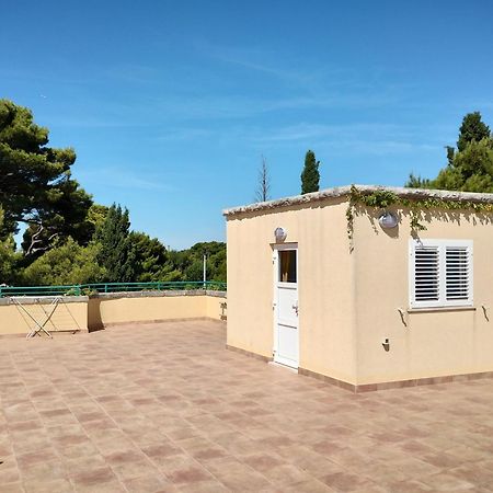 Old Captain'S Apartments - In A Pine Wood By The Sea And Tennis Courts Сплит Екстериор снимка