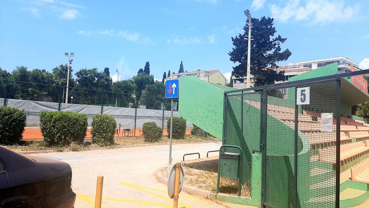 Old Captain'S Apartments - In A Pine Wood By The Sea And Tennis Courts Сплит Екстериор снимка