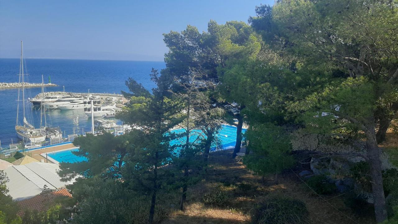 Old Captain'S Apartments - In A Pine Wood By The Sea And Tennis Courts Сплит Екстериор снимка