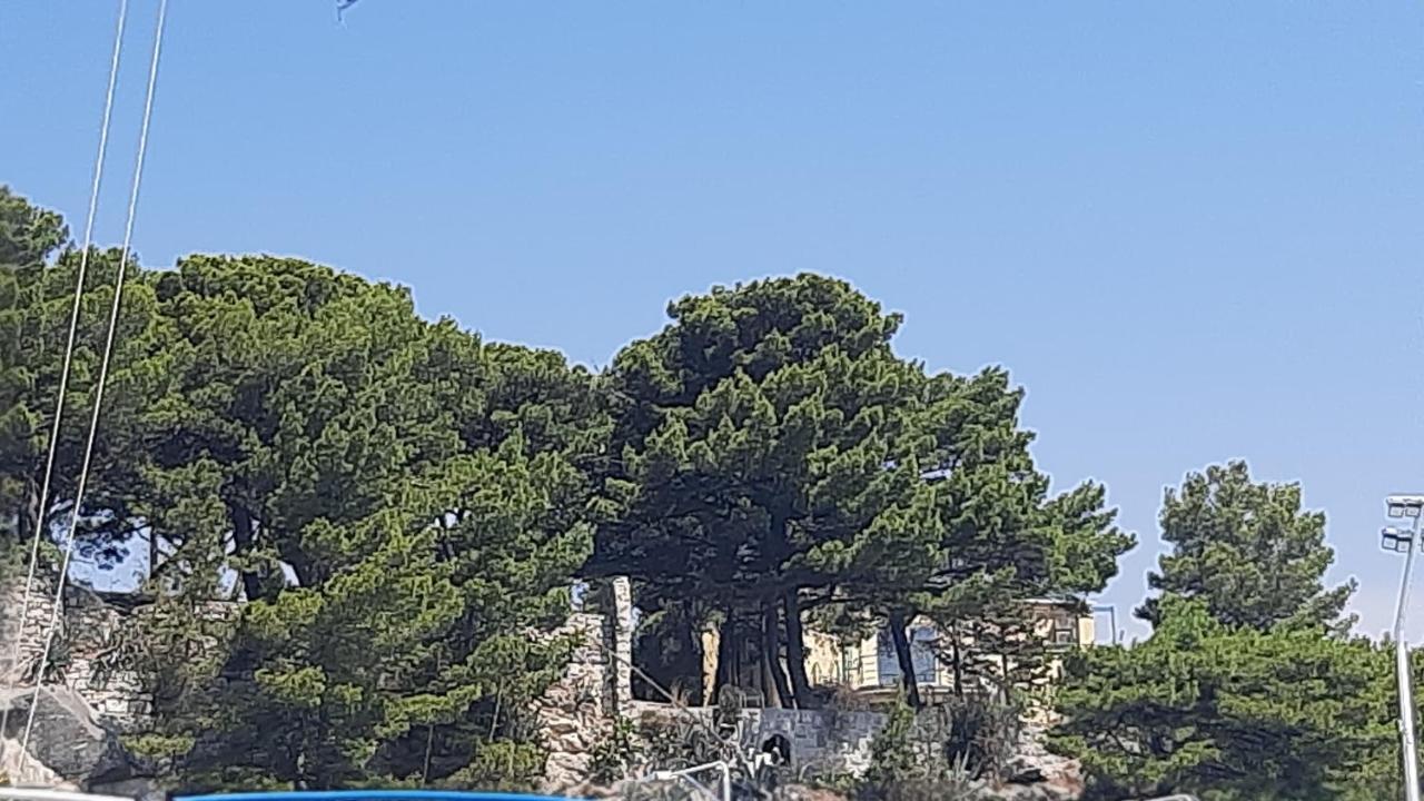 Old Captain'S Apartments - In A Pine Wood By The Sea And Tennis Courts Сплит Екстериор снимка