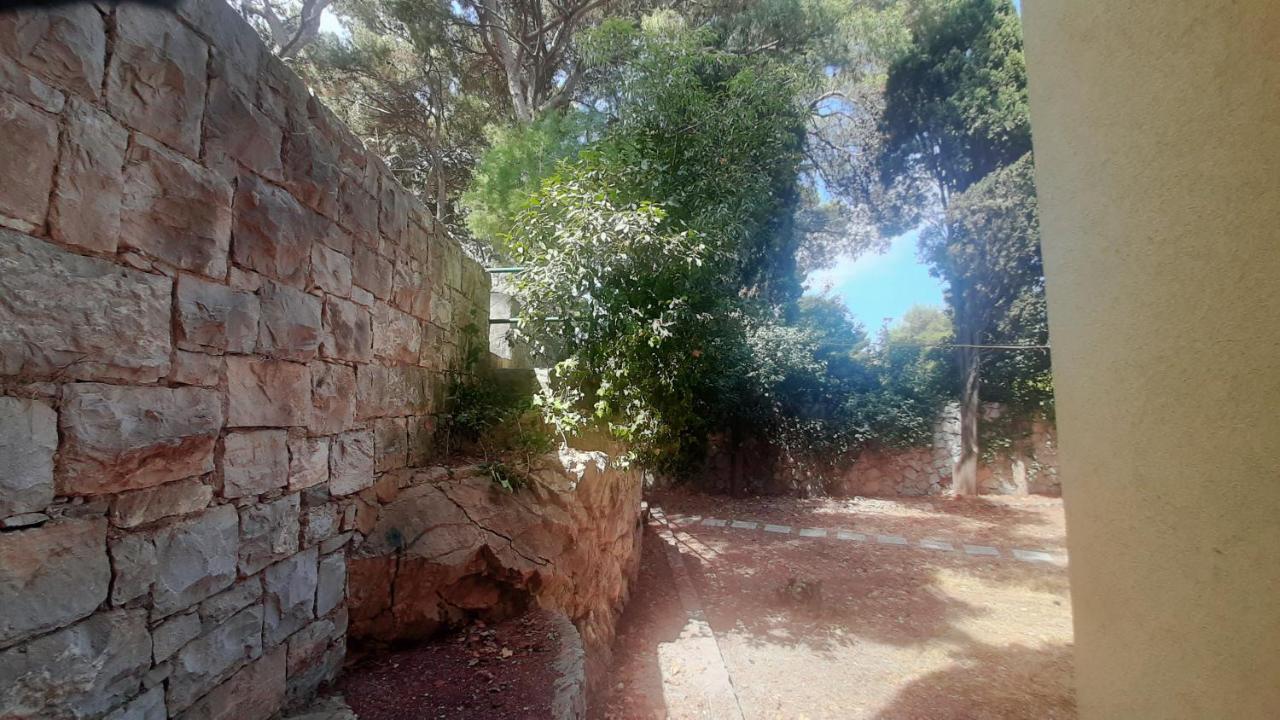 Old Captain'S Apartments - In A Pine Wood By The Sea And Tennis Courts Сплит Екстериор снимка